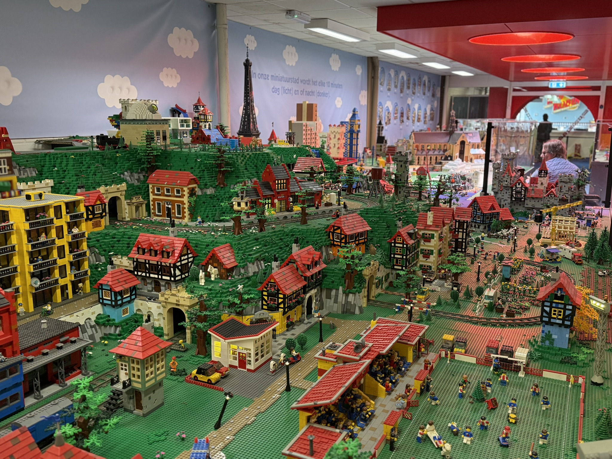 LEGiO Museum – miniatuurstad met dag-nacht cyclus