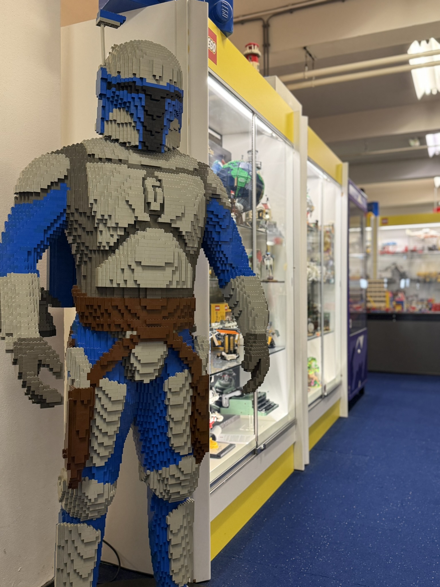 LEGiO Museum – Mandalorian LEGO sculptuur